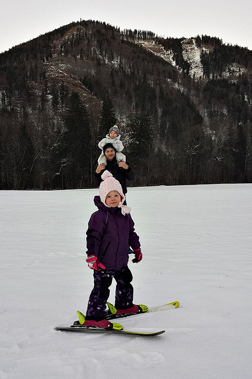 Familie Walkner beim Skifahren